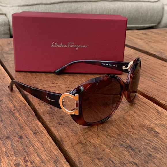 SOLD OUT! Salvatore Ferragamo Tortoise Sunglasses NIB - Picture 9 of 12